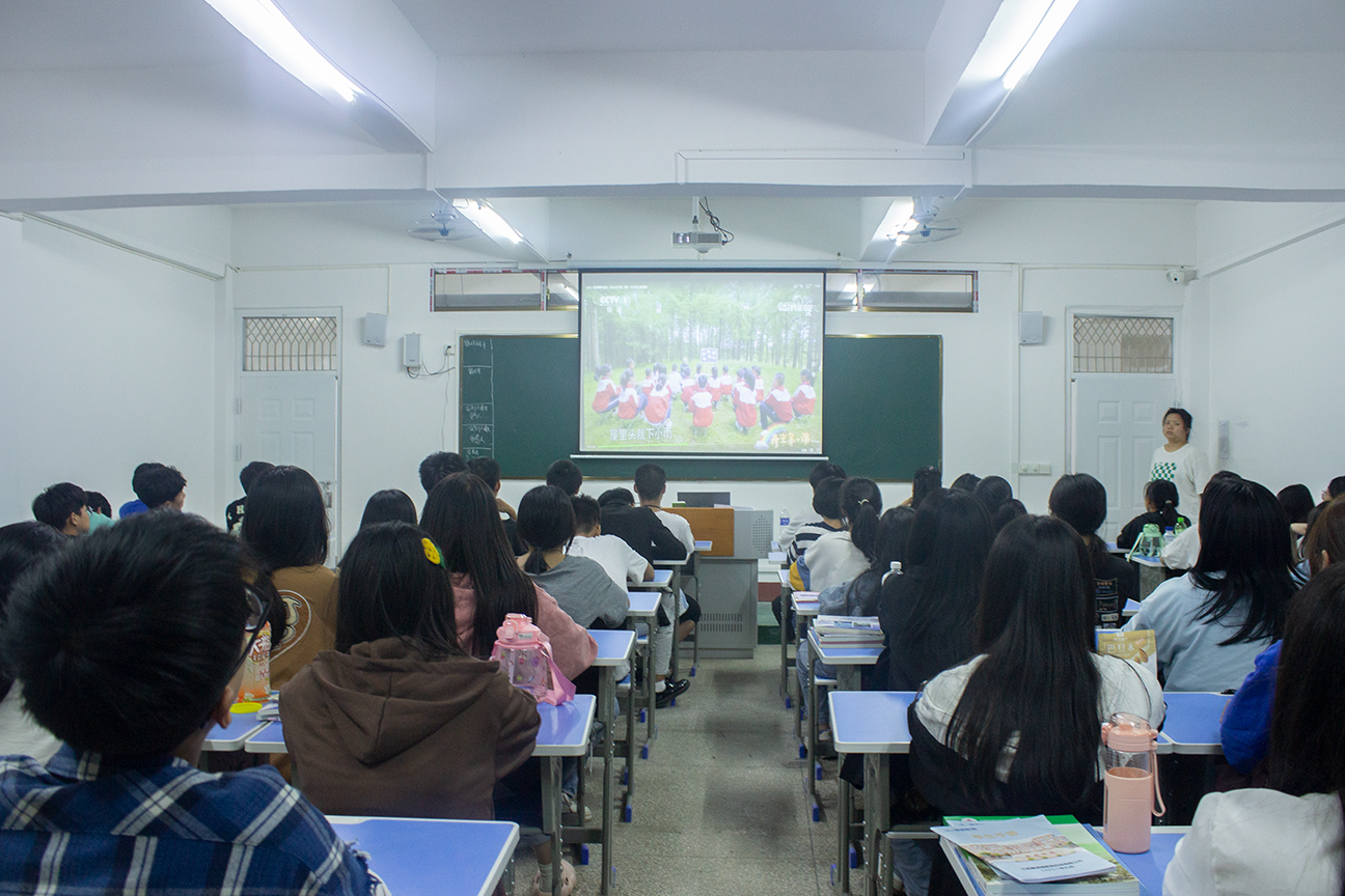 奋斗成就梦想！振宁师生观看央视《2022开学第一课》(图6)