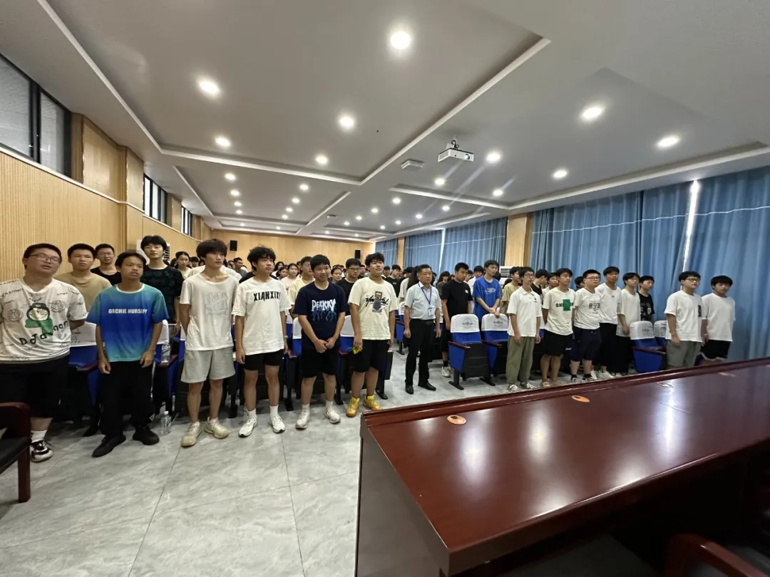 咸宁振宁技工学校开展 “传承工匠文化，争做技能先锋” 开学第一课活动(图5)