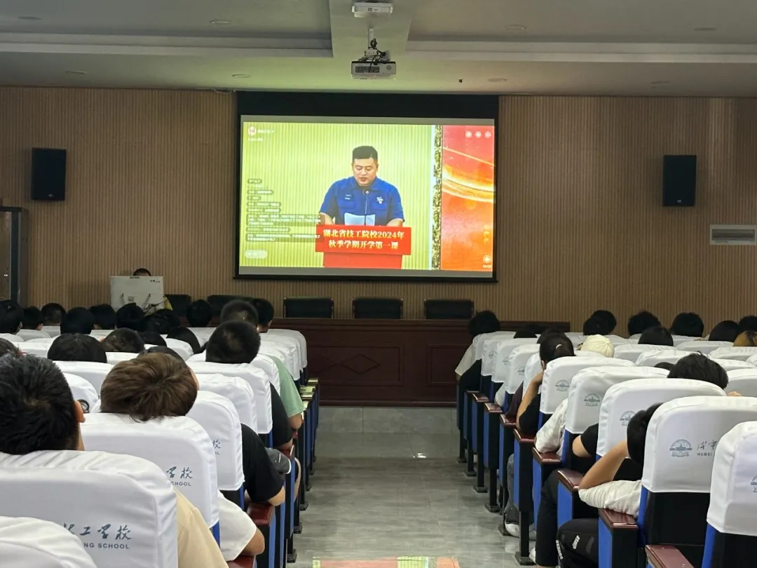 咸宁振宁技工学校开展 “传承工匠文化，争做技能先锋” 开学第一课活动(图6)