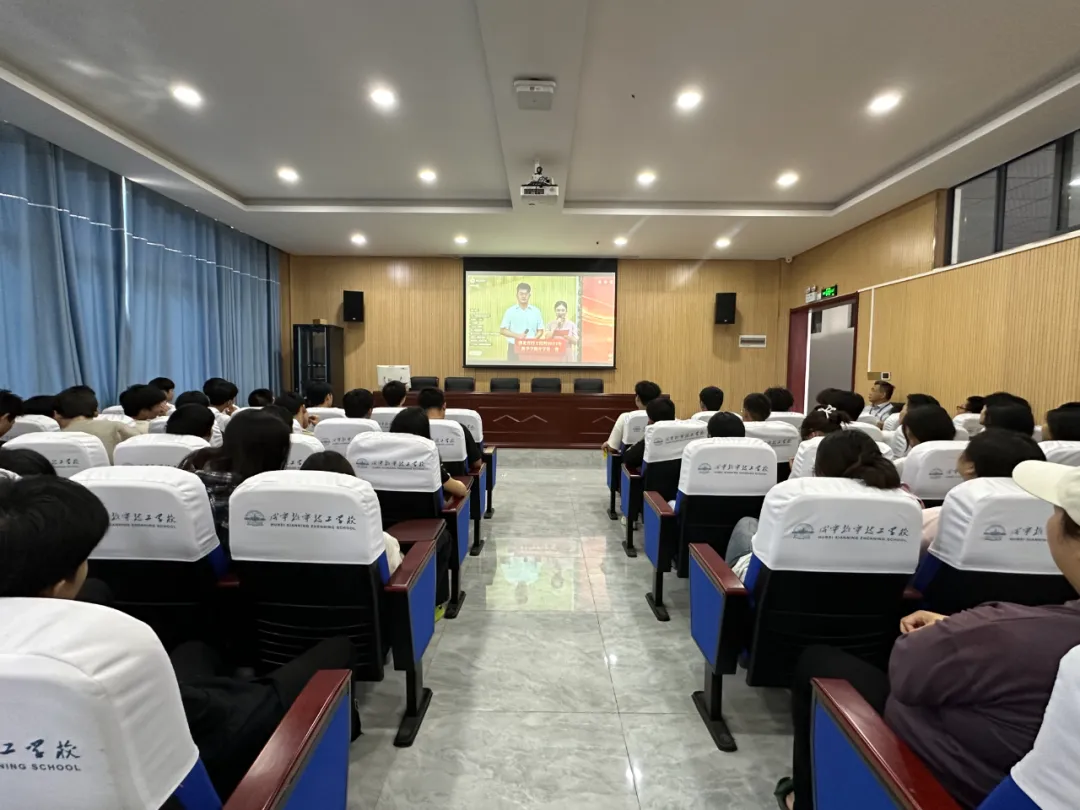 咸宁振宁技工学校开展 “传承工匠文化，争做技能先锋” 开学第一课活动(图7)