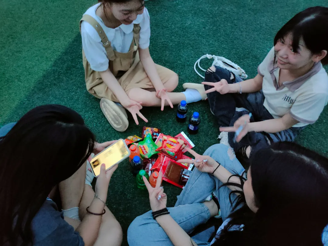 秋风送爽，丹桂飘香——咸宁振宁技工学校全体师生欢聚一堂，参加庆祝教师节暨迎中秋感恩的心主题活动。(图8)