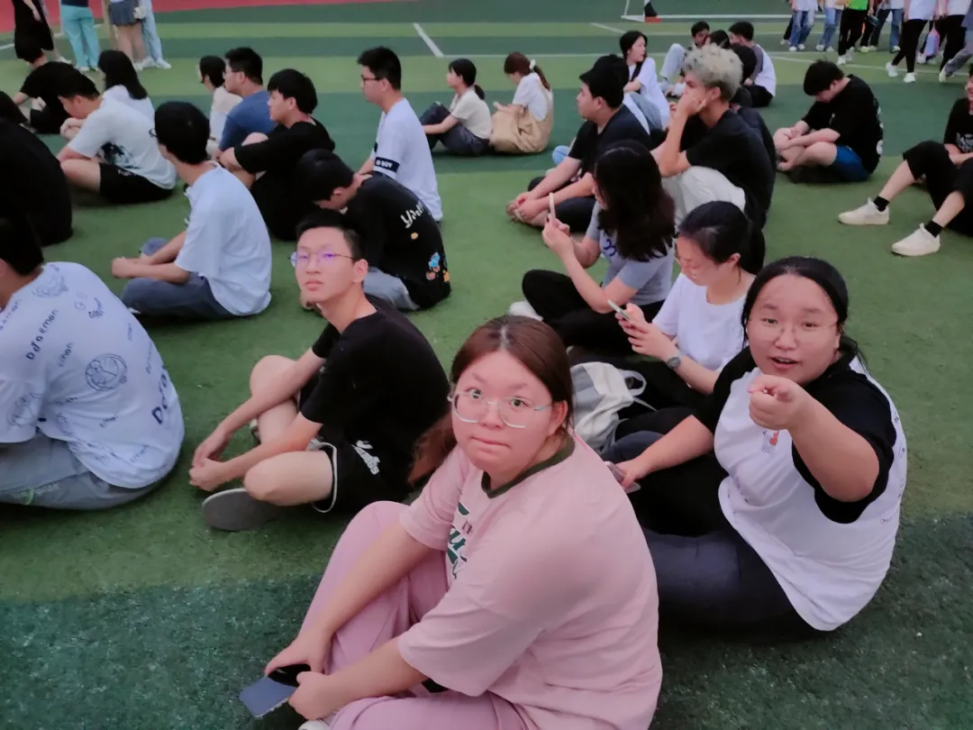 秋风送爽，丹桂飘香——咸宁振宁技工学校全体师生欢聚一堂，参加庆祝教师节暨迎中秋感恩的心主题活动。(图9)
