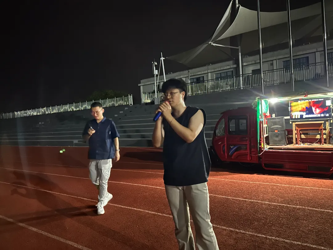秋风送爽，丹桂飘香——咸宁振宁技工学校全体师生欢聚一堂，参加庆祝教师节暨迎中秋感恩的心主题活动。(图17)