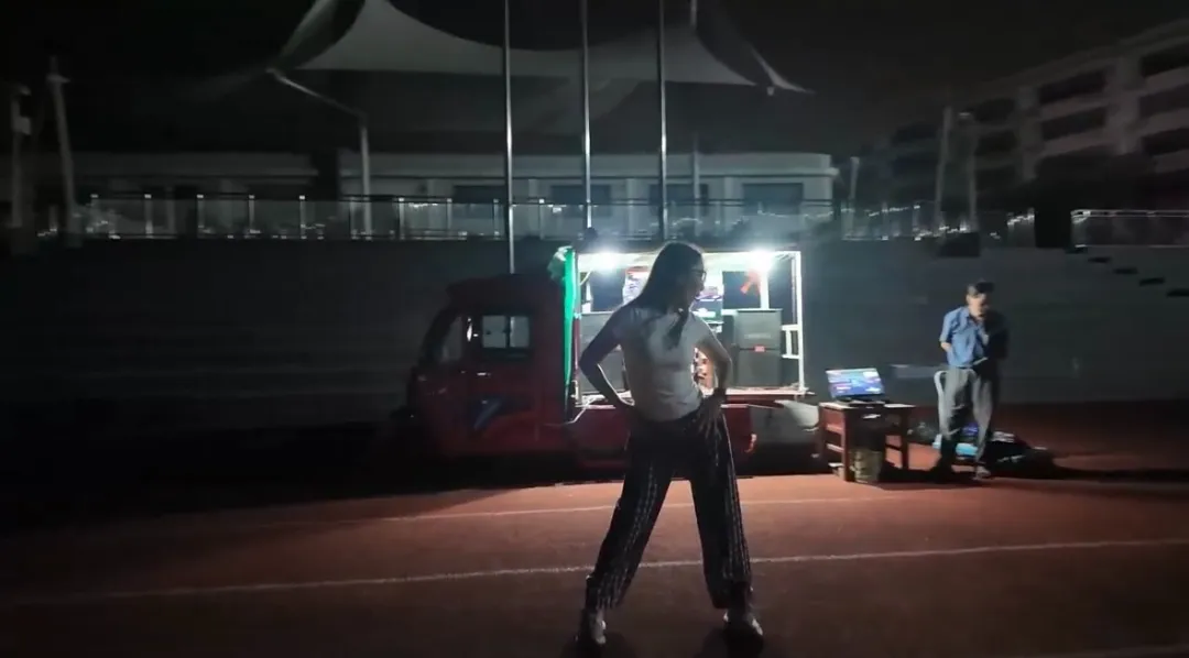 秋风送爽，丹桂飘香——咸宁振宁技工学校全体师生欢聚一堂，参加庆祝教师节暨迎中秋感恩的心主题活动。(图18)