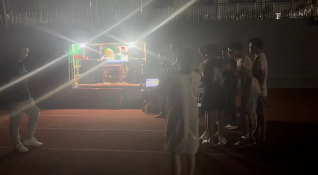 秋风送爽，丹桂飘香——咸宁振宁技工学校全体师生欢聚一堂，参加庆祝教师节暨迎中秋感恩的心主题活动。(图19)