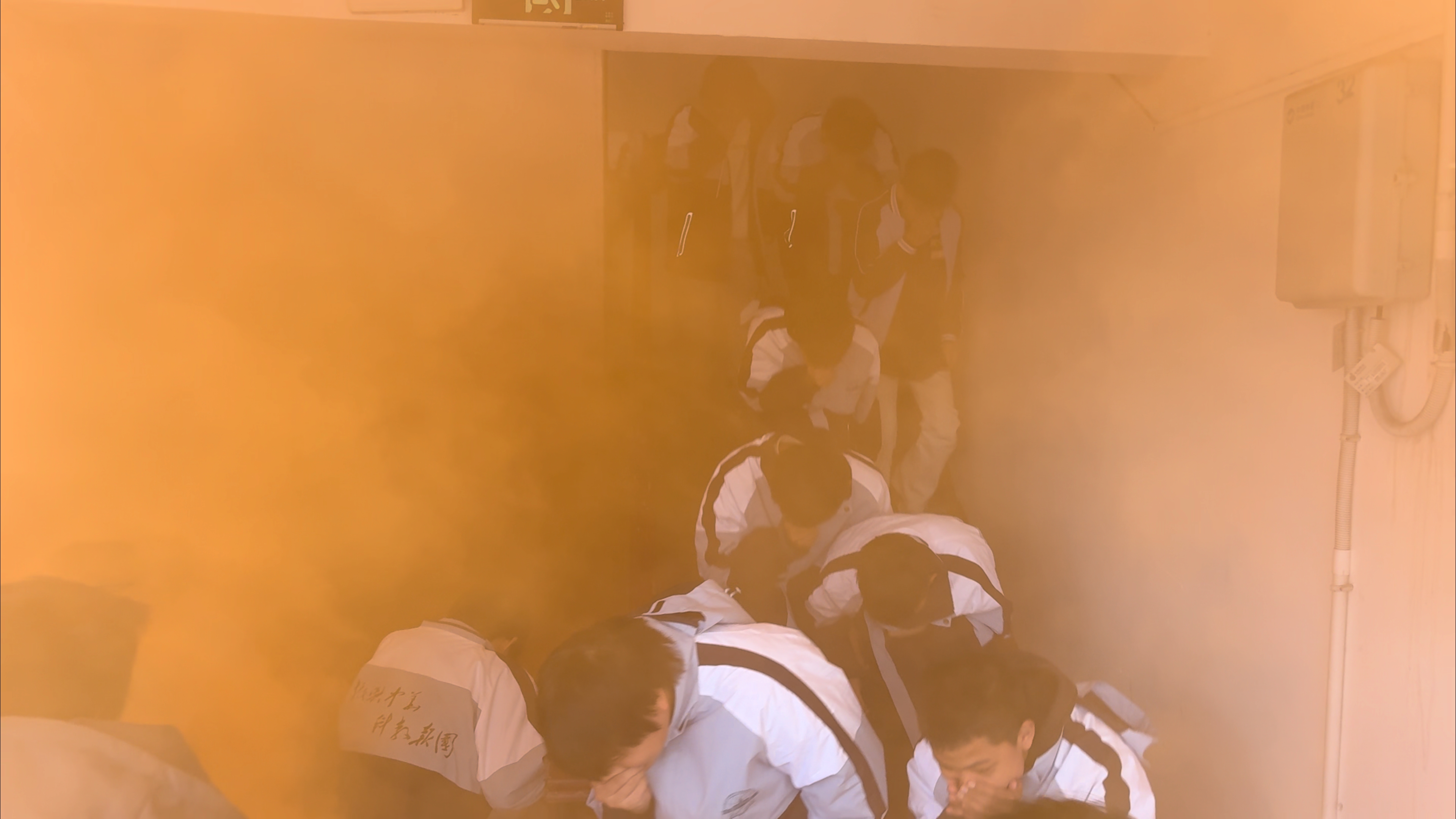 以练为战，筑牢校园安全防线！咸宁振宁技工学校2025年消防应急演练纪实(图3)