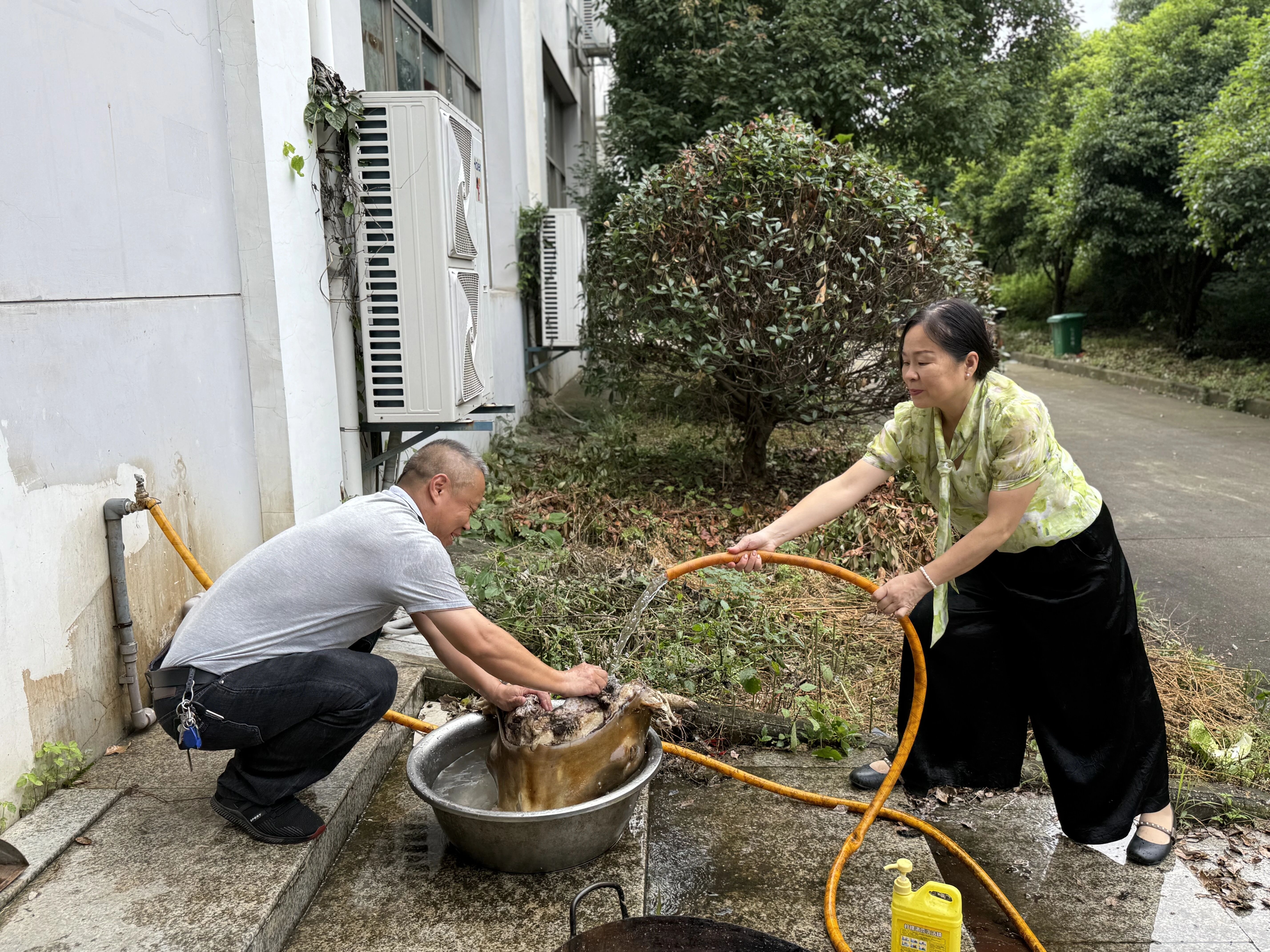 端午浓情，食味安康｜咸宁振宁技工学校师生牛头宴温情开席(图8)