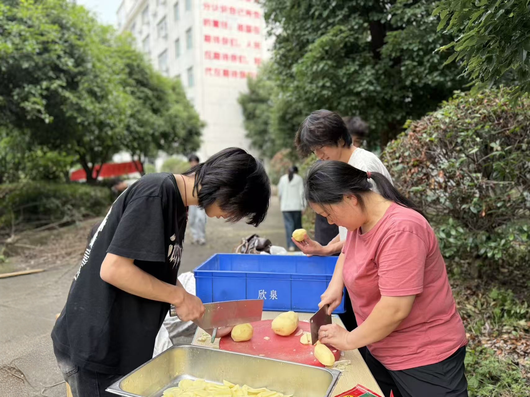 端午浓情，食味安康｜咸宁振宁技工学校师生牛头宴温情开席(图5)